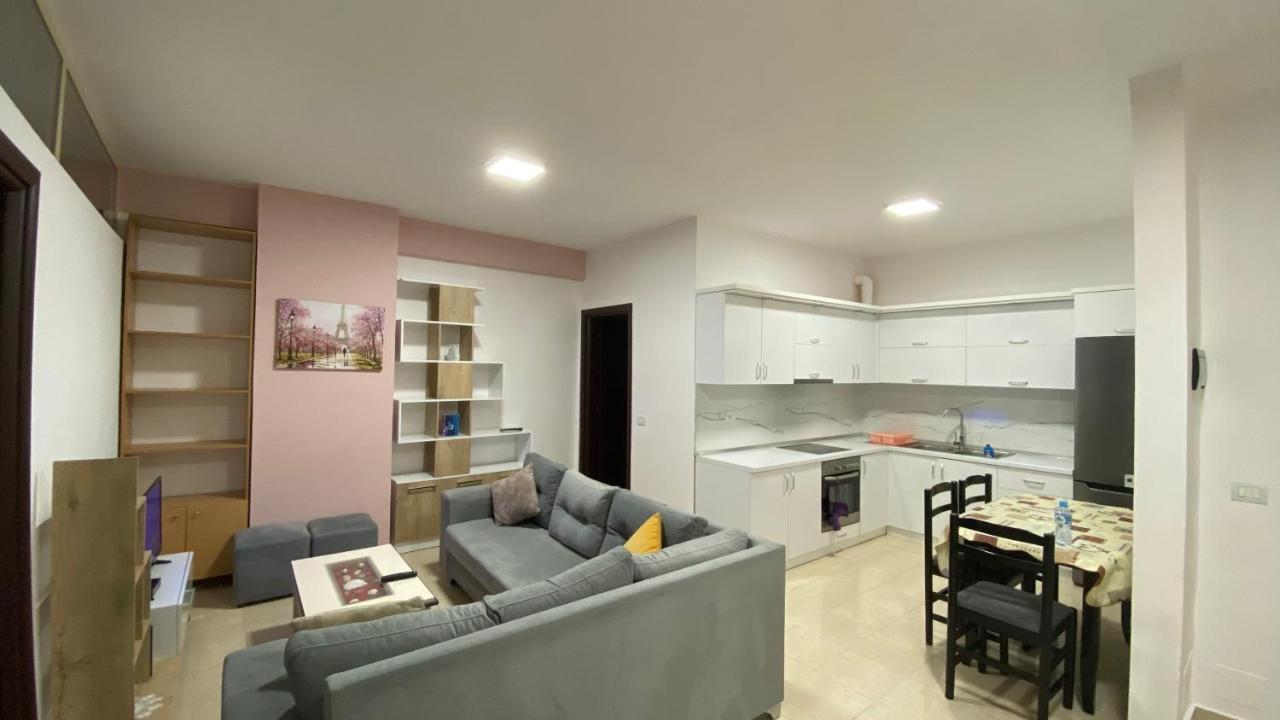 Ona'S Apartments Lushnjë Buitenkant foto