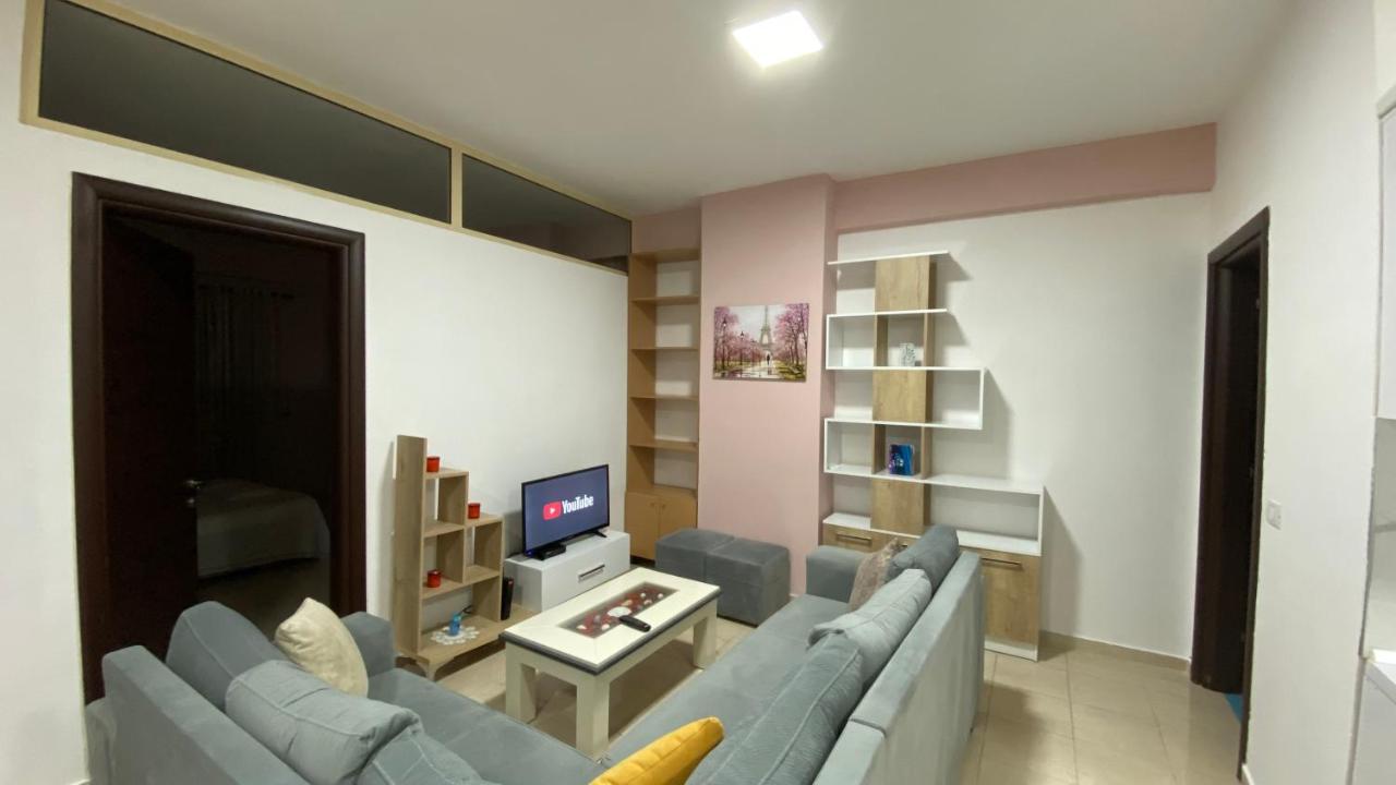 Ona'S Apartments Lushnjë Buitenkant foto