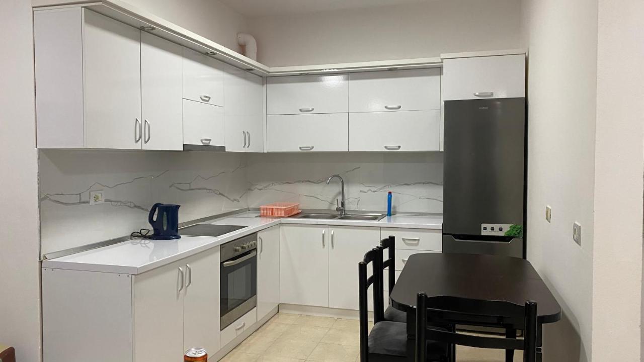 Ona'S Apartments Lushnjë Buitenkant foto