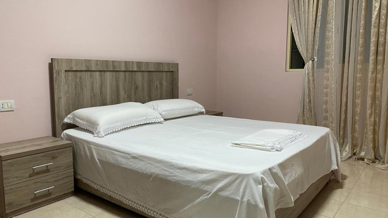 Ona'S Apartments Lushnjë Buitenkant foto
